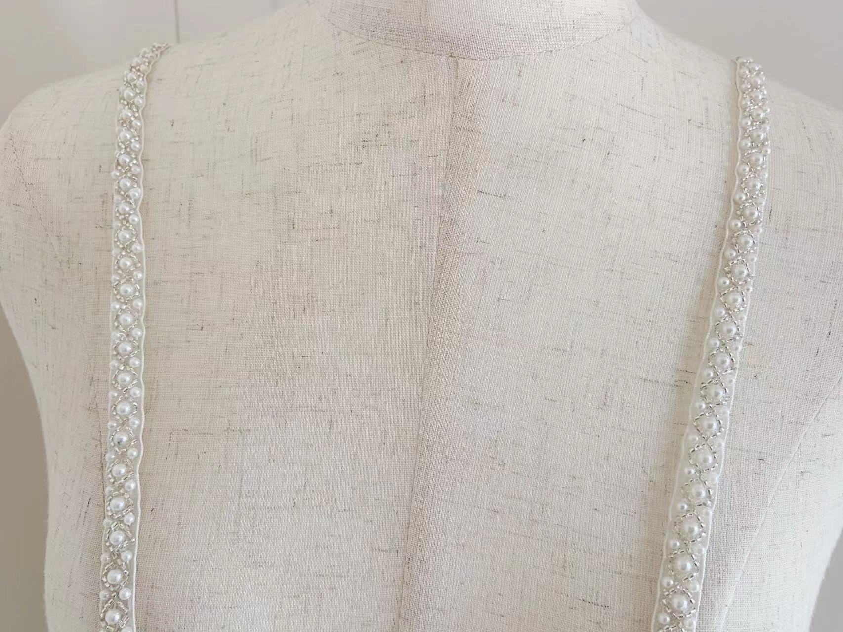 Off White Belt - Hochwertiger Gürtel mit gebrochenem Weißperlen-Bandbesatz für
