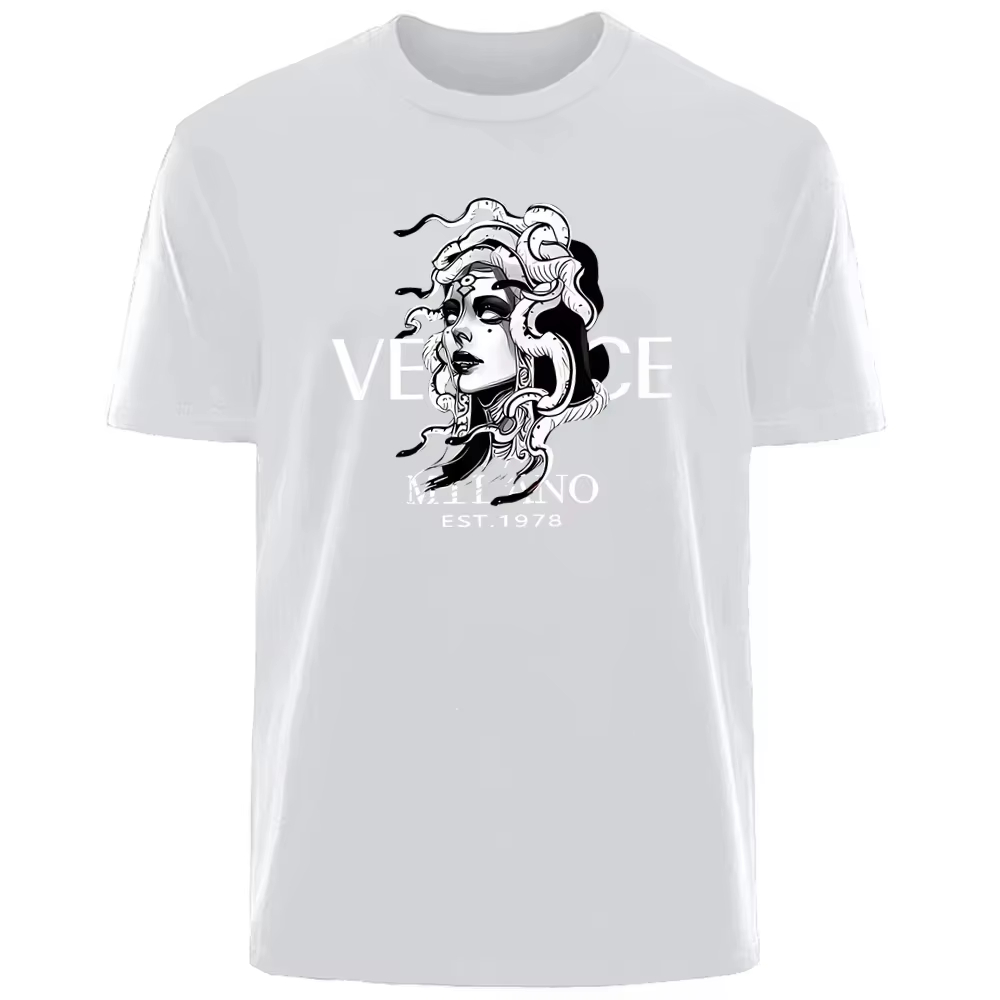 Streetwear Brand Aesthetic - Weißes klassisches T-Shirt mit mythologischer Ästhetik,